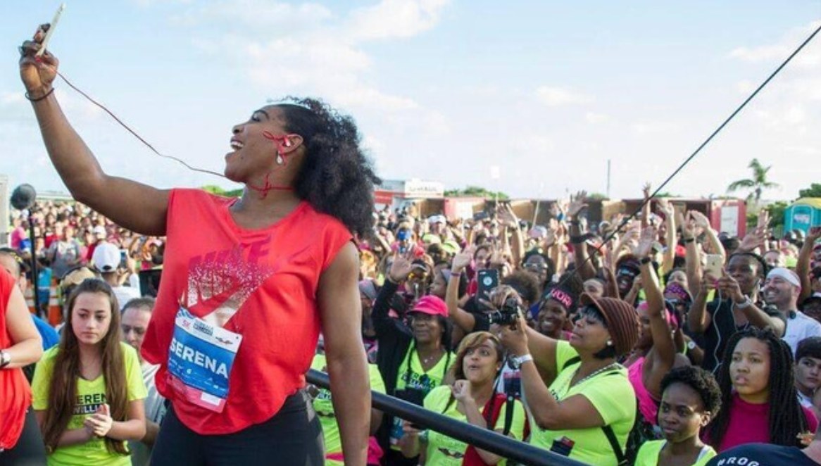 Serena Williams with the crowd at the Live Ultimate Run South Beach